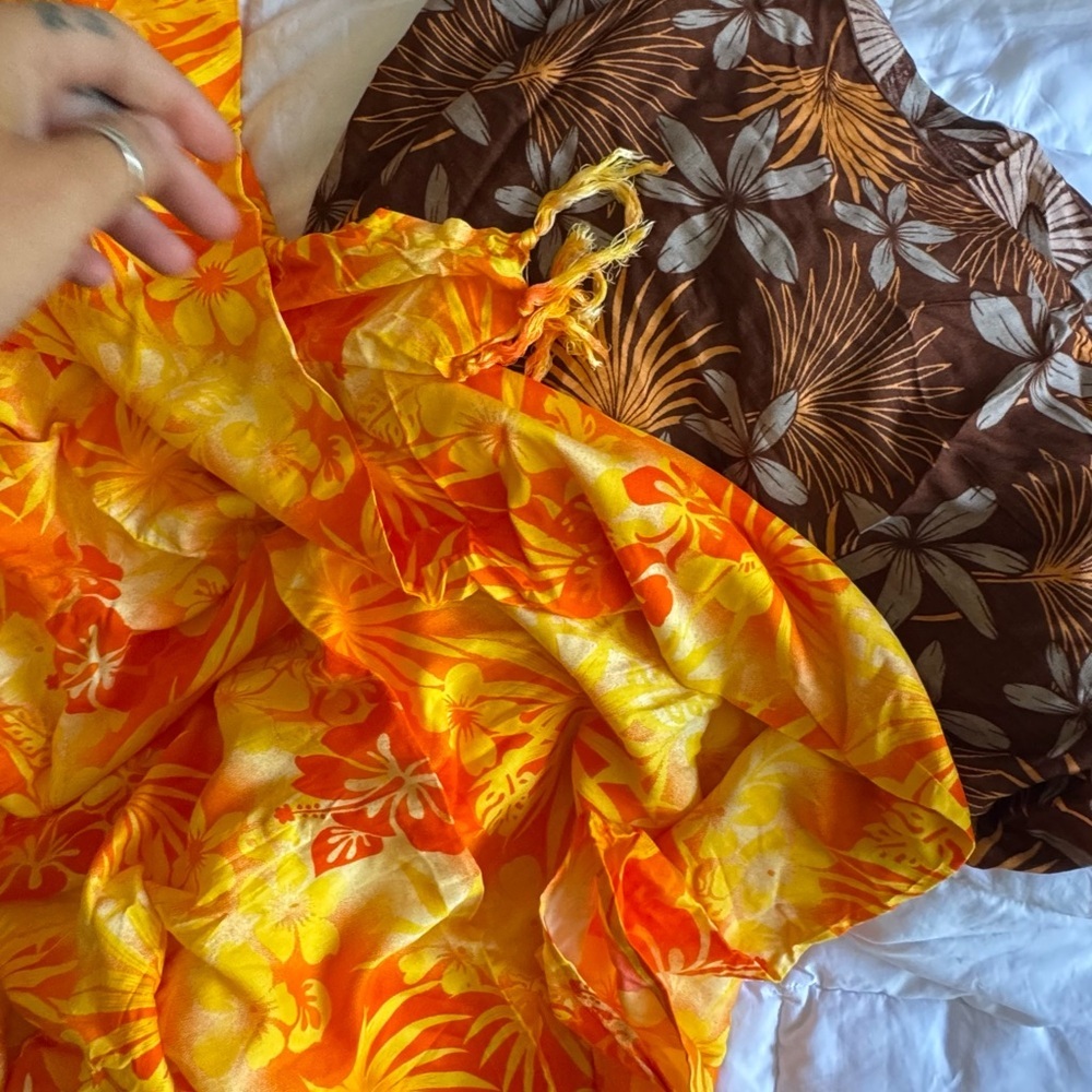 Bundle of 2 Brand New Women's Vibrant Floral Sarongs